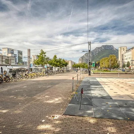 #hg Beautiful T2 Renovated In The Hyper Center Facing Train Station * Grenoble